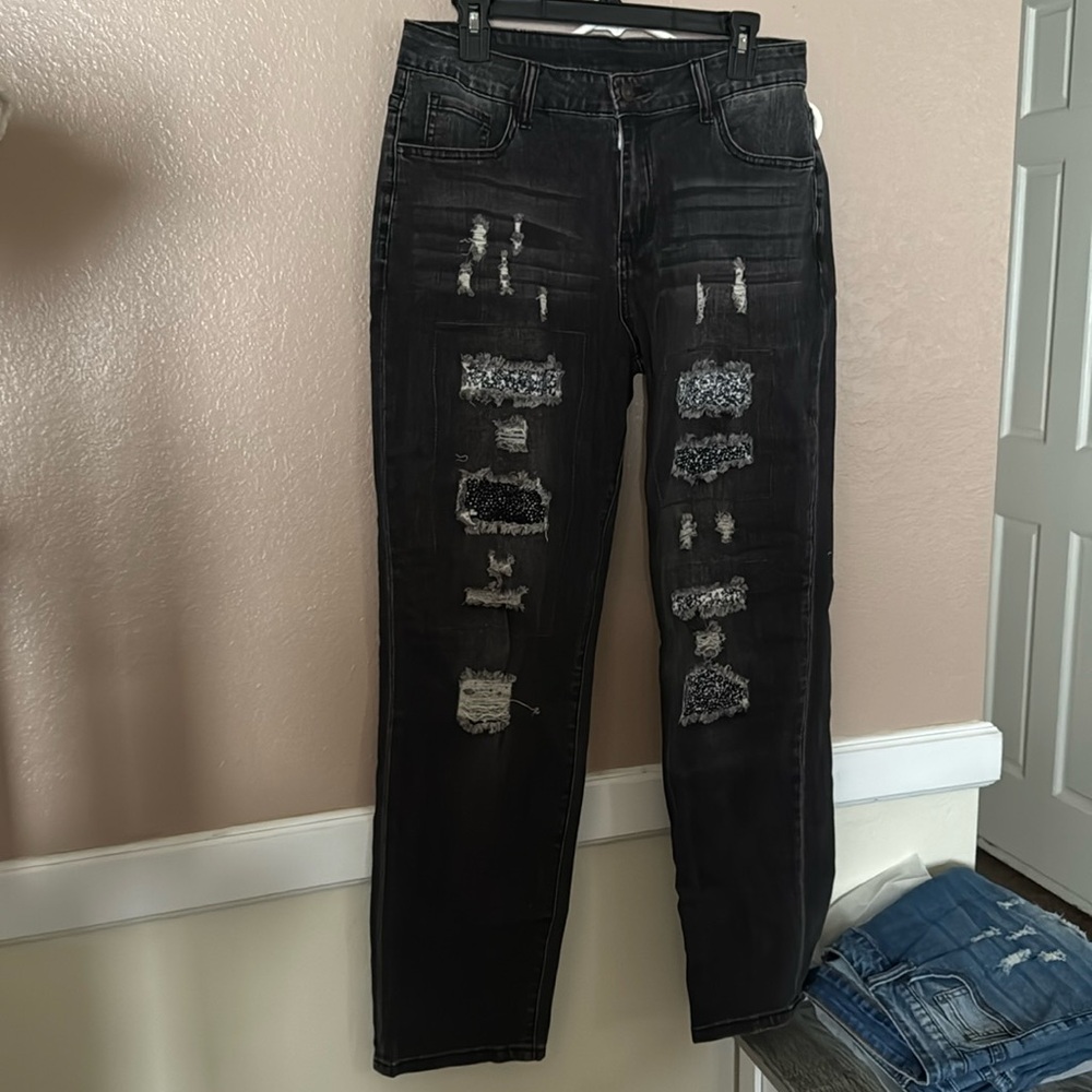 Brand new women’s size 12 ripped stretch strait leg jeans black